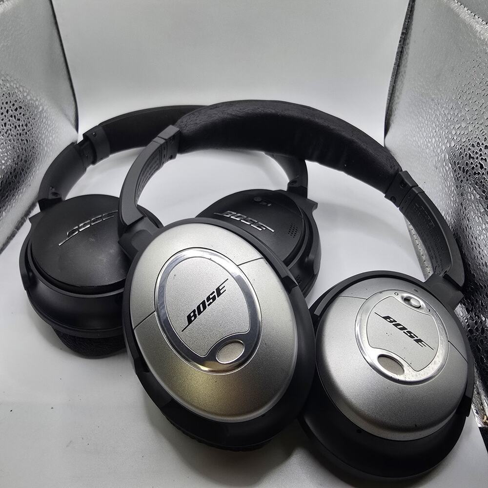 Bose Headphones Set Of Two For Parts Repair Not Working No Wires Only Headphones